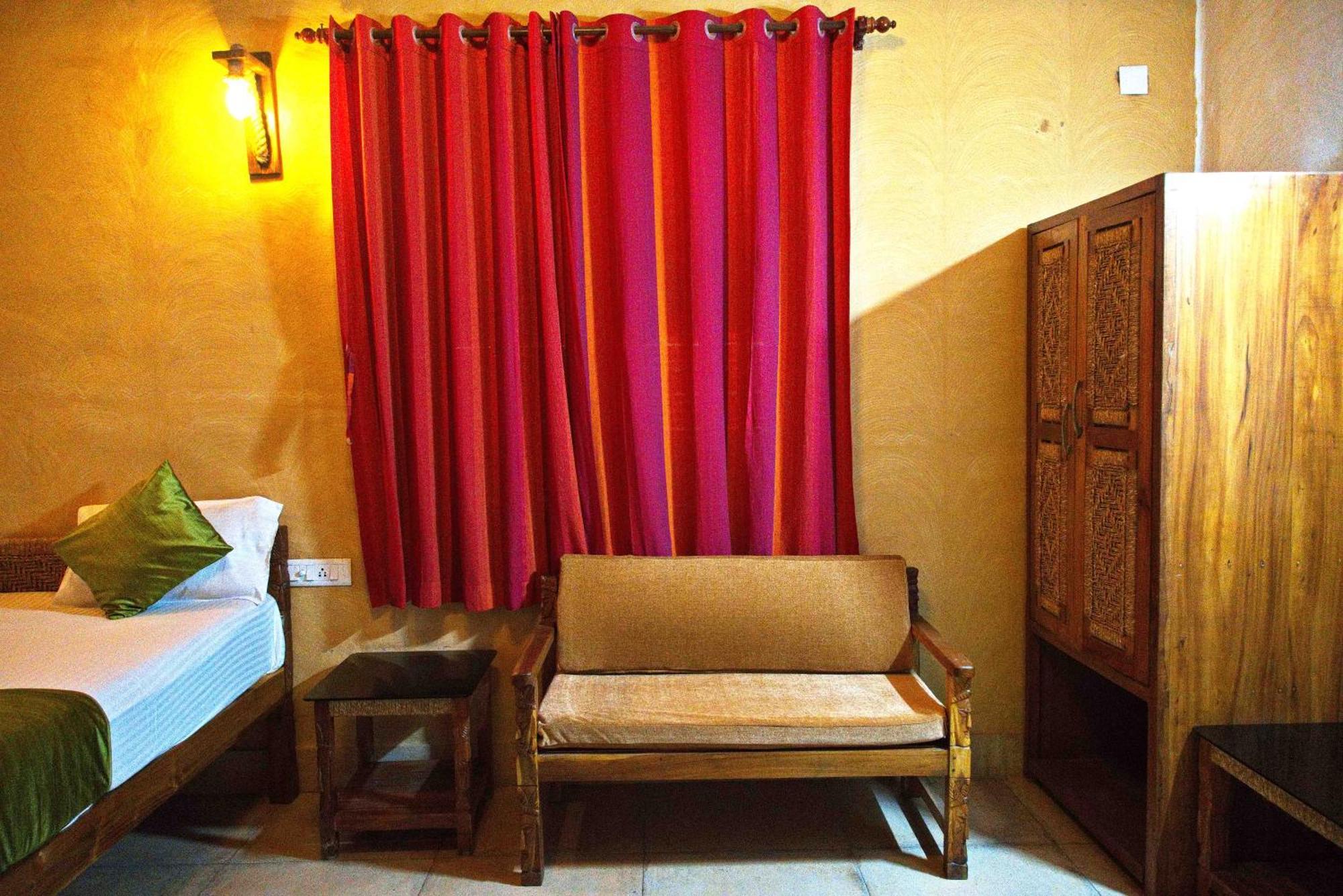 Raktokorobi Karu Gram Otel Sri Niketan Dış mekan fotoğraf